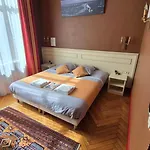 Apartment La *